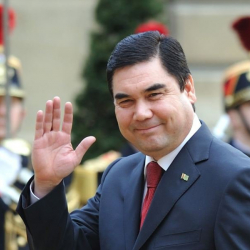 Түркмөн президенти  Бердымухаммедов  эл алдына чыкты