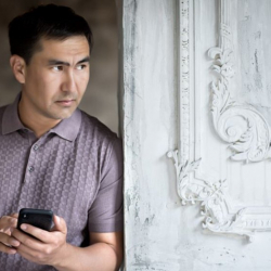 Сейит Атамбаевдин кайын атасынын үйүнөн чоң суммадагы акча табылды