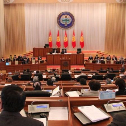 Эсиңе бекем тут кыргыз, "чимкирик" депутаттардын эми кереги жок!