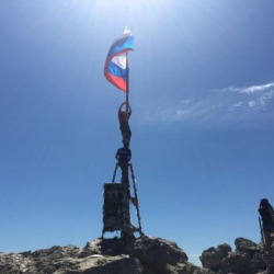 Бүгүн, Крымдагы Ай-Петри тоосунун чокусуна Россиянын желеги орнотулду