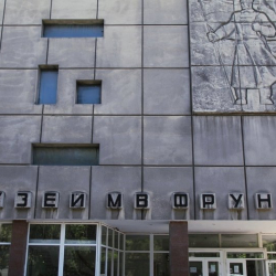 АУДИО - Михаил Фрунзенин үй-музейиндеги экспонаттар тизмеде бар, бирок текчеде жок 