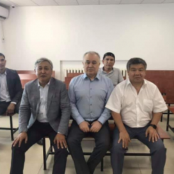 Сот башталды. Текебаев менен Чотоновдун баш коргоо чарасы каралууда