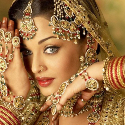 Индияда аялдын ашказанынан бир жарым килограммдан ашык баалуу буюмдар табылды