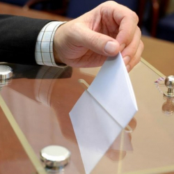 Депутаттык мөөнөттү экиден ашырбайлы!