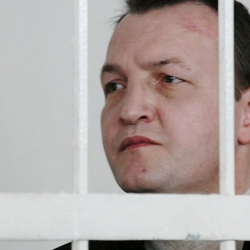 АУДИО - ИИМ. А.Батукаевдин мыйзамсыз бошоп кетүүсү боюнча сотко чейинки өндүрүш аяктап кылмышка шектүүлөргө айыбы угузулуп жатат