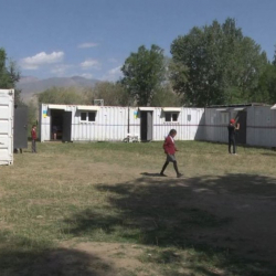 Нарын районунун Кеңеш айылындагы окуучулар суук түшкөнчө башка имаратка көчүрүлөт