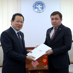 Нурлан Абдрахманов принял копии Верительных грамот от вновь назначенного Посла Малайзии в Кыргызской Республике с резиденцией в г. Ташкент Хенди Ассана