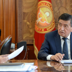 Президент Сооронбай Жээнбеков мамлекеттик финансыларды башкаруу чөйрөсүндөгү азыркы абал боюнча маалымат менен таанышты