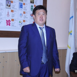 Шаршенбек Абдыкеримов бактысыз экен, аны кечээ съездде өзү байкабай айтып алды