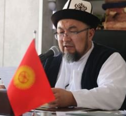 ВИДЕО - Чубак ажы: “Баарыбыз билебиз. Бала-бакчаларды уурдагандар дагы деле “төрдө”, дагы деле микрофондо олтурушат"