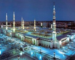 Араптар биринчи жолу туристерге эшигин ачты, бирок “жарым жылаңач” кыздарга...