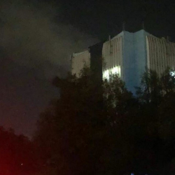 Бишкекте Атамбаевдин "Форум Медиа" борбору өрттөнүп жатат...