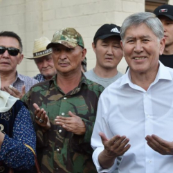 Бийсейид Түлөбердиев: "Мени Атамбаевдин үйүнө барып, колдоп жүрөт деп Таласка чейин ушак таратышыптыр"