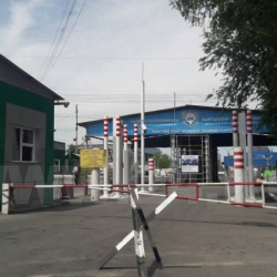 УКМК: Чалдыбарда кызматкерлер таш бараңга алынды