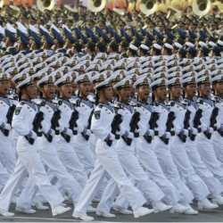 Кытай дүйнөгө азуусун көрсөттү