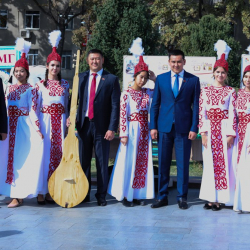 Жаныбек Абиров вручил детям с ОВЗ кресло-коляски