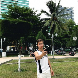 Нурадил Стамбулда бир айдан бери "камакта". Консулдук алсыз