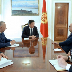 Сооронбай Жээнбеков Азербайжандын премьер-министринин биринчи орун басары Ягуб Эюбов менен жолугушту