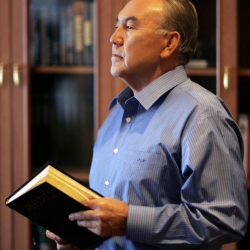 Назарбаев сүрөтчү болуп кетти