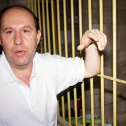 Наркобарон Эскобардын агасы Илон Маскты соттон утуп алды