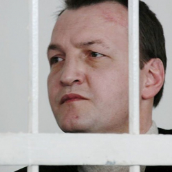 Азиз Батукаевди мыйзамсыз бошотуу боюнча алдын ала угуу жылдырылды