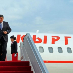 Сооронбай Жээнбеков  Бакуга учуп келди