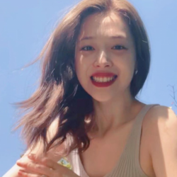 Кей-поп жылдызы Соллинин жансыз денеси табылды