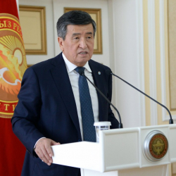 Сооронбай Жээнбеков прибыл в Баку для участия в заседании ССТГ