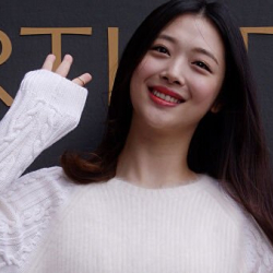 Звезда K-pop Солли умерла в 25 лет