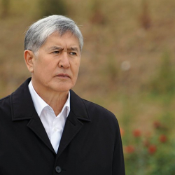 Алмазбек Атамбаев дагы спектакль коймокчу