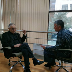 Турсунбай Бакир уулу: “Атамбаев сотко келбесе, эч күнөөсү жок эле адамдар камалып кетиши мүмкүн”