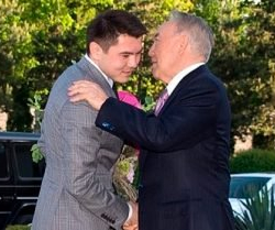 Назарбаев Лондондун көчөсүн шыпырат