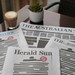 Австралиялык гезиттер бүгүнкү санынын биринчи беттерин боёп чыгарышты