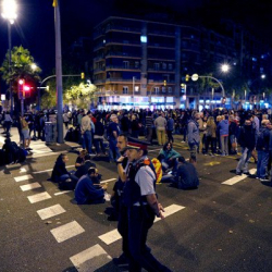 Каталонияда “таштанды” митинги өтүп жатат