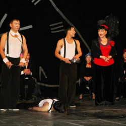 Кыргыз актерлору фестивалдан олжолуу кайтты