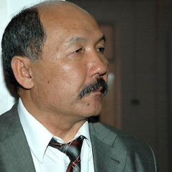 Ишенбай Кадырбеков: "Шайлоодо 9 пайыздык чек коркунучтуу... Аягы төңкөрүшкө алып барат"