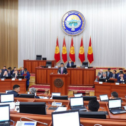 Бүгүн Жогорку Кеңештен “тирүүлөй” үч депутат жоголду