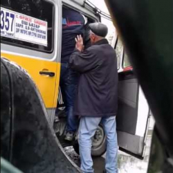 +18 ВИДЕО. Айдоочулардын жол ортосундагы кызылдай мушташы