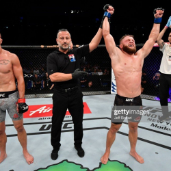 ВИДЕО - Кыргызстандык мушкер бразилиялык атаандашын жеңип, "UFC"те алгачкы жеңишти камсыз кылды