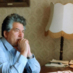 Чыңгыз Айтматов атындагы мамлекеттик жаштар сыйлыгын ыйгаруу боюнча комиcсиянын курамы бекитилди