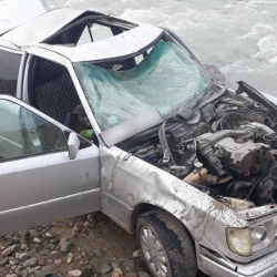 Унаа жардан учуп кетип, ичиндеги жубайлар каза болушту