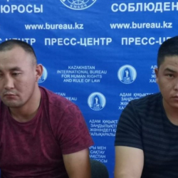 Кытайдан качкан эки жаранды Казакстанга өткөргөн жетекчилер жазаланат