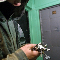 ВИДЕО - Амалкөйлөр кичинекей балдардан акча уурдай баштаган заманга келдикпи?