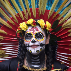 Мексикалыктар арбактарды кантип чакырышат?  