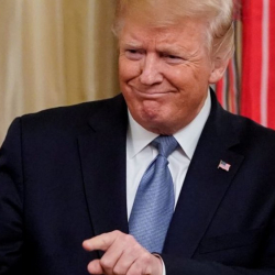 Трамптын импичмент ишине себеп болгон чалгынчы көрсөтмө берүүгө макул болду