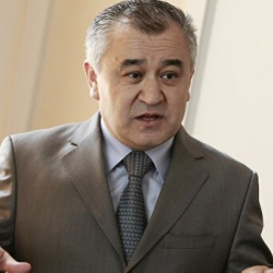 Өмүрбек Текебаев: "ЖМКсыз мамлекеттеги жана коомдогу өзгөрүүлөрдү элестетүү мүмкүн эмес"