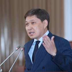 Сапар Исаков айыптоонун далилдеринин таш-талканын чыгырды!