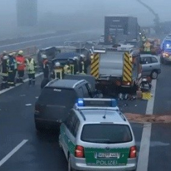 Тумандын айынан бир учурда 18 автоунаа сүзүшүп, 29 киши жабыркады