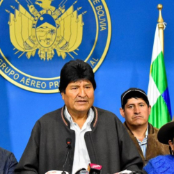 Ушедший в отставку президент Боливии получил убежище в Мексике