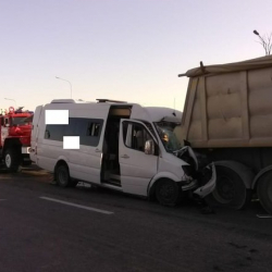 Казакстанда кыргызстандык айдоочунун айынан төрт адам жаракат алды